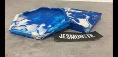 Picture of a marbled coaster in blue and white Jesmonite AC100